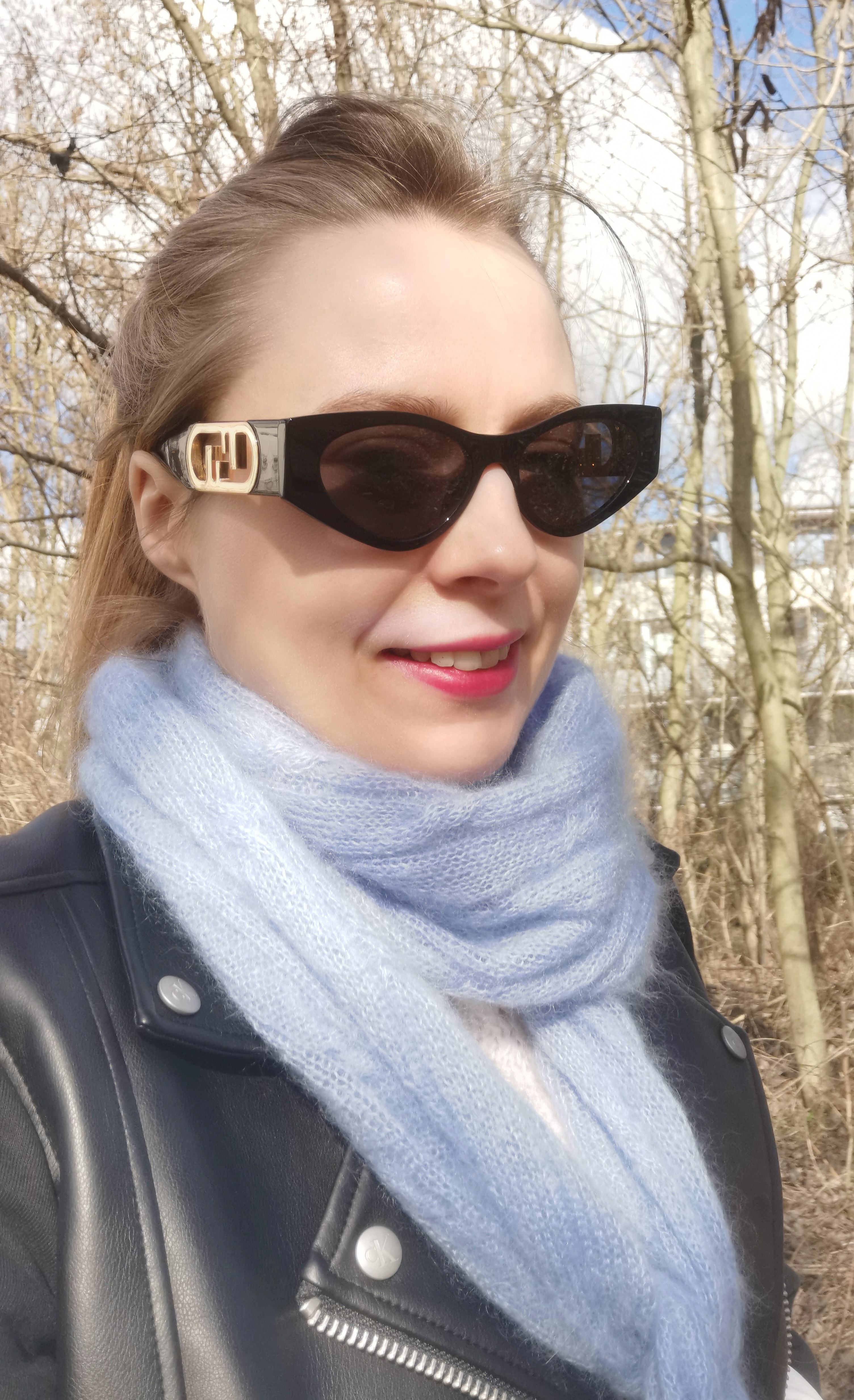 how to wear triangular shawl